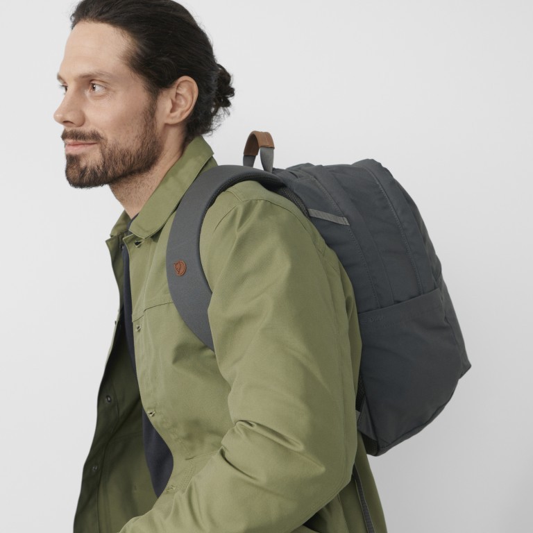 Rucksack Räven mit Laptopfach 15 Zoll Volumen 20 Liter Dark Olive, Farbe: grün/oliv, Marke: Fjällräven, EAN: 7323450786045, Abmessungen in cm: 34x42x15.5, Bild 4 von 5