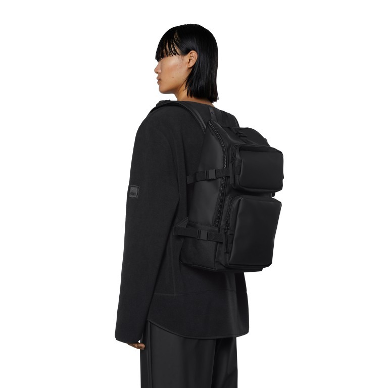 Rucksack Trail Cargo Backpack mit Laptopfach 13 Zoll Black, Farbe: schwarz, Marke: Rains, EAN: 5711747529444, Abmessungen in cm: 26x45x12, Bild 4 von 6