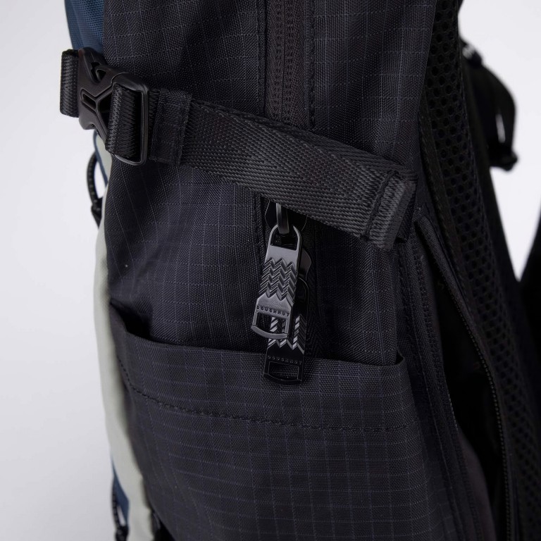 Rucksack Street Cruise Series Hypatia mit Laptopfach 13 Zoll Volumen 17 Liter, Farbe: schwarz, grau, blau/petrol, braun, grün/oliv, rosa/pink, beige, Marke: Doughnut, Abmessungen in cm: 27.5x50.5x15.5, Bild 10 von 13
