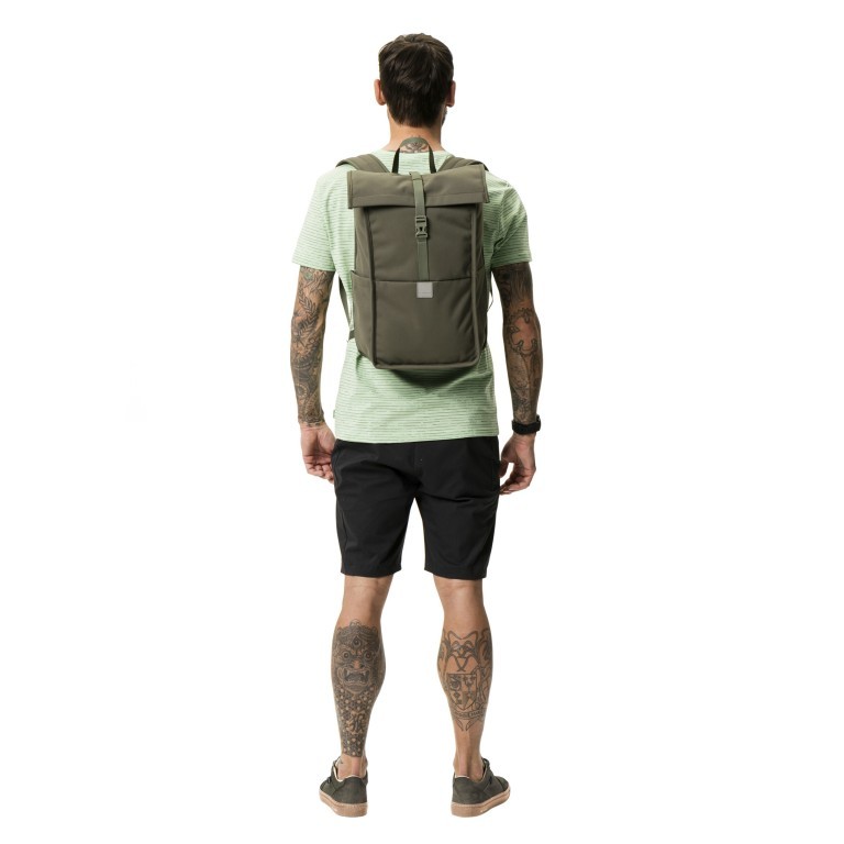Rucksack Coreway Rolltop 20 Black, Farbe: schwarz, Marke: Vaude, EAN: 4062218500372, Abmessungen in cm: 32x45x18, Bild 8 von 13