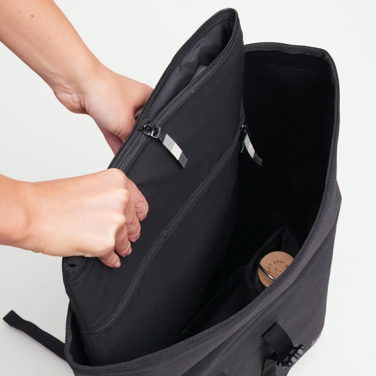 Rucksack Rolltop Lite 2.0 Monochrome, Farbe: schwarz, grau, blau/petrol, braun, taupe/khaki, beige, Marke: Got Bag, Abmessungen in cm: 32x42x15, Bild 9 von 12