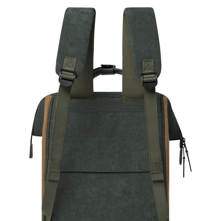 Rucksack Adventurer Medium mit zwei auswechselbaren Vortaschen, Farbe: schwarz, blau/petrol, braun, cognac, taupe/khaki, grün/oliv, flieder/lila, rosa/pink, orange, Marke: Cabaia, Abmessungen in cm: 27x41x16, Bild 9 von 10