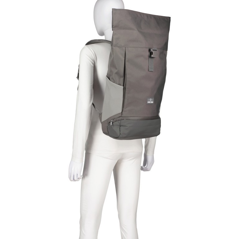 Rucksack Eco Series Allen Large erweiterbar, Farbe: schwarz, grau, blau/petrol, taupe/khaki, beige, Marke: Johnny Urban, Abmessungen in cm: 31x45x14, Bild 6 von 12