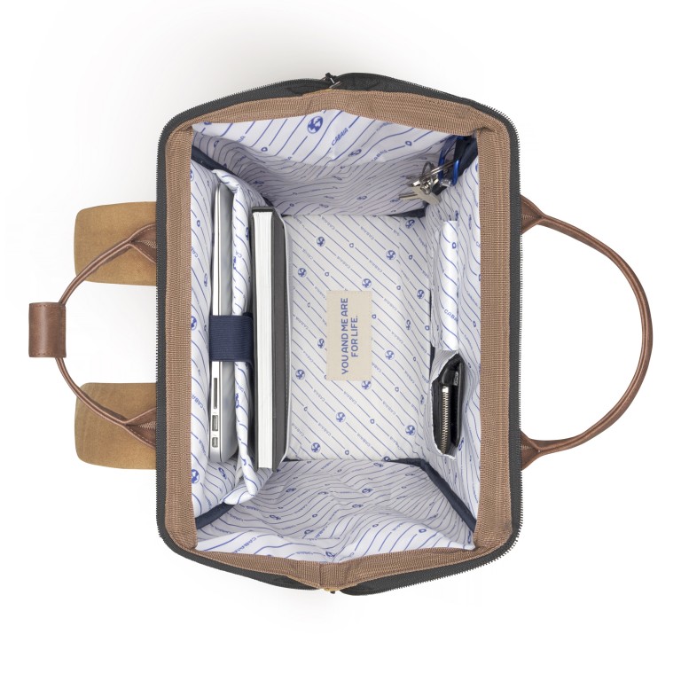 Rucksack Adventurer Large mit zwei auswechselbaren Vortaschen, Farbe: schwarz, braun, cognac, Marke: Cabaia, Abmessungen in cm: 29x49x17, Bild 7 von 9