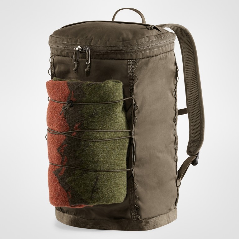 Rucksack Singi Volumen 20 Liter Dark Olive, Farbe: grün/oliv, Marke: Fjällräven, EAN: 7323450522216, Abmessungen in cm: 29x44x19, Bild 3 von 5