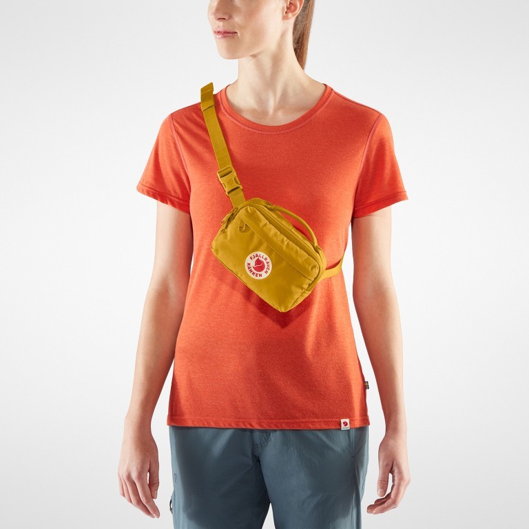Gürteltasche Kånken Hip Pack, Farbe: schwarz, anthrazit, grau, blau/petrol, braun, taupe/khaki, grün/oliv, rot/weinrot, flieder/lila, rosa/pink, orange, gelb, beige, Marke: Fjällräven, Abmessungen in cm: 18x12x9, Bild 3 von 10