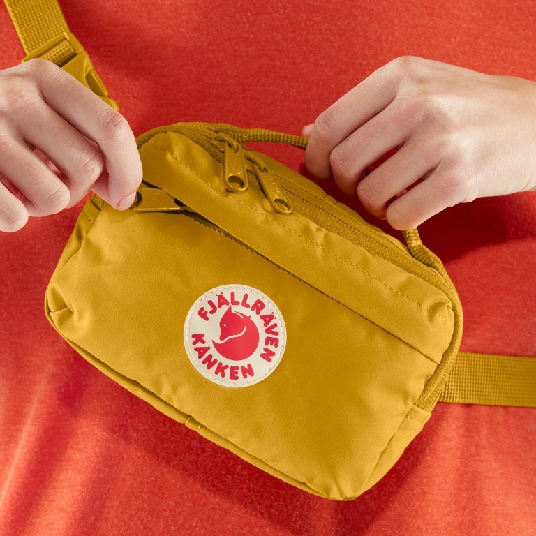 Gürteltasche Kånken Hip Pack, Farbe: schwarz, anthrazit, grau, blau/petrol, braun, taupe/khaki, grün/oliv, rot/weinrot, flieder/lila, rosa/pink, orange, gelb, beige, Marke: Fjällräven, Abmessungen in cm: 18x12x9, Bild 6 von 10