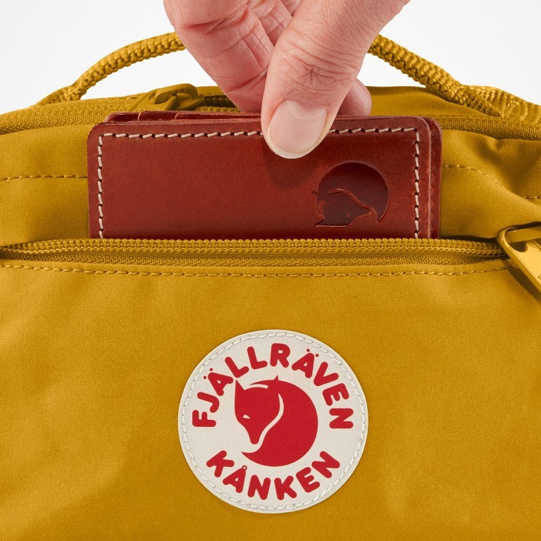 Gürteltasche Kånken Hip Pack, Farbe: schwarz, anthrazit, grau, blau/petrol, braun, grün/oliv, rot/weinrot, flieder/lila, rosa/pink, orange, gelb, beige, Marke: Fjällräven, Abmessungen in cm: 18x12x9, Bild 7 von 10