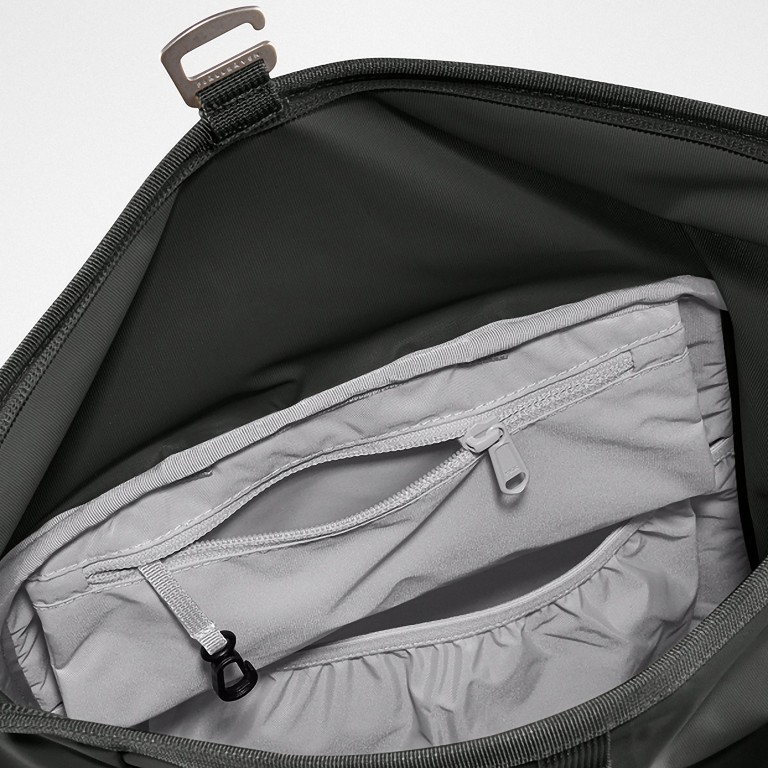 Rucksack High Coast Foldsack Volumen 24 Liter Black, Farbe: schwarz, Marke: Fjällräven, EAN: 7323450642907, Abmessungen in cm: 26x45x20, Bild 8 von 12