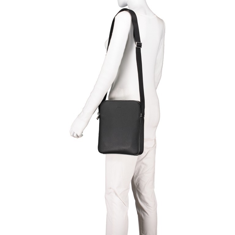 Umhängetasche Crosstown Crossbag Small Black, Farbe: schwarz, Marke: BOSS, EAN: 4021411657962, Abmessungen in cm: 23.5x26.5x4, Bild 4 von 7