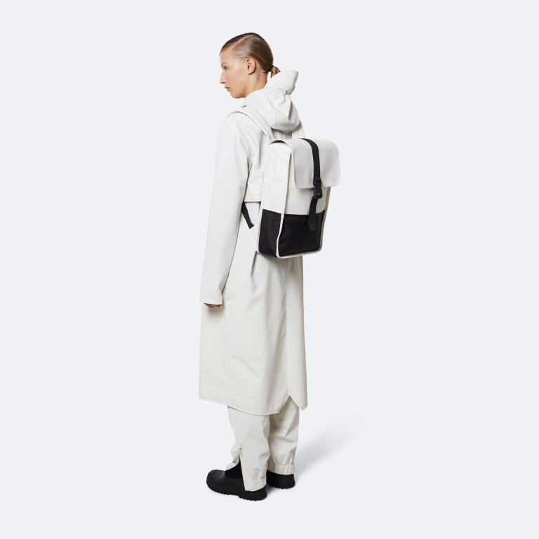 Rucksack Buckle Backpack Mini Off White, Farbe: weiß, Marke: Rains, EAN: 5711747472368, Abmessungen in cm: 29x42x8, Bild 3 von 5