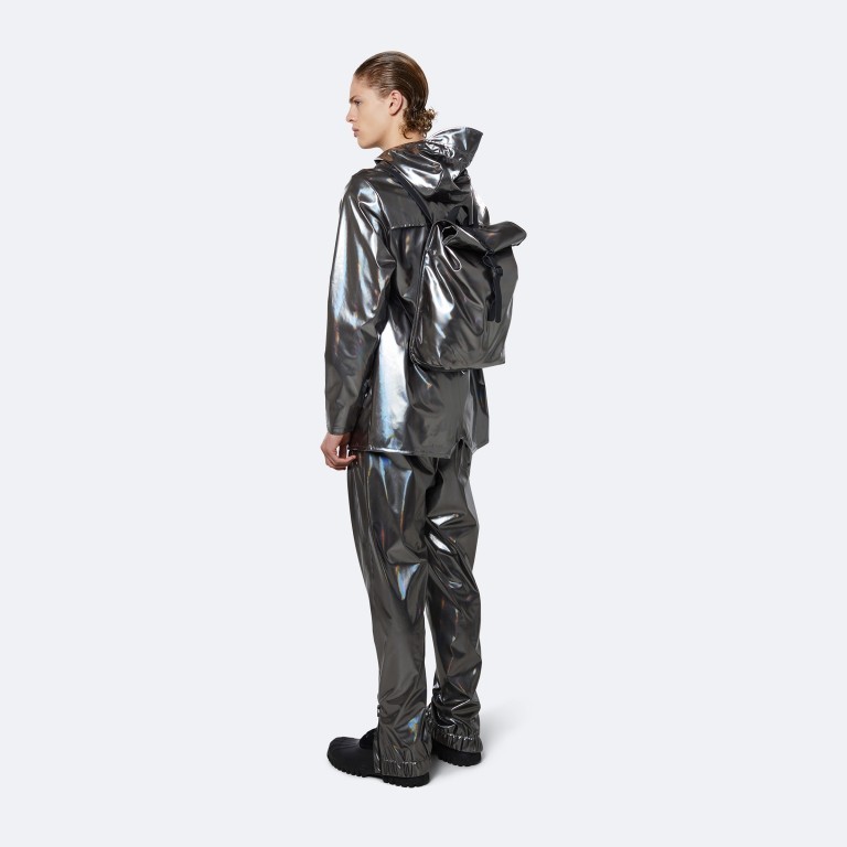 Rucksack Rolltop Mini mit Laptopfach 13 Zoll Holographic Steel, Farbe: metallic, Marke: Rains, EAN: 5711747479145, Abmessungen in cm: 28x38x12, Bild 4 von 5
