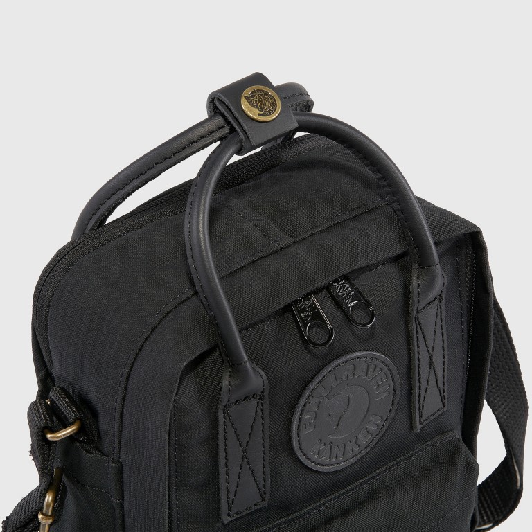 Umhängetasche Kånken Sling Black, Farbe: schwarz, Marke: Fjällräven, EAN: 7323450719210, Abmessungen in cm: 15x20x11, Bild 12 von 13