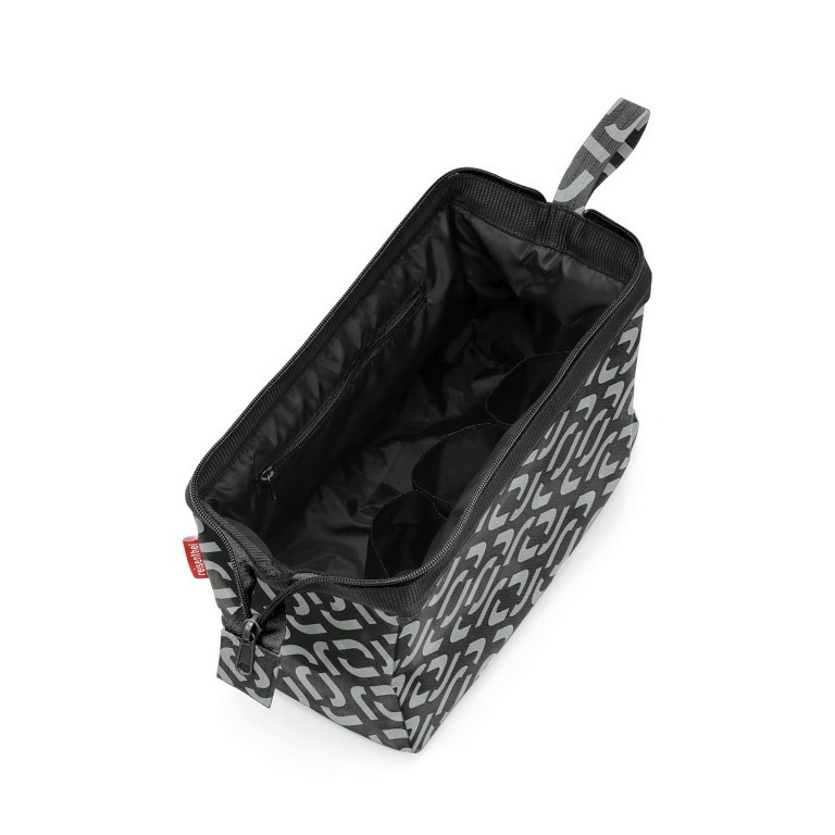 Kulturbeutel Travelcosmetic Signature Black, Farbe: schwarz, Marke: Reisenthel, EAN: 4012013721120, Abmessungen in cm: 26x18x13.5, Bild 2 von 3