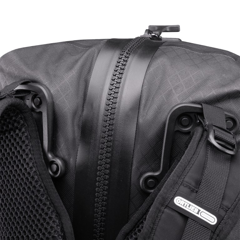 Rucksack Metrosphere Atrack Volumen 34 Liter Black Embossed, Farbe: schwarz, Marke: Ortlieb, EAN: 4013051054133, Bild 12 von 12