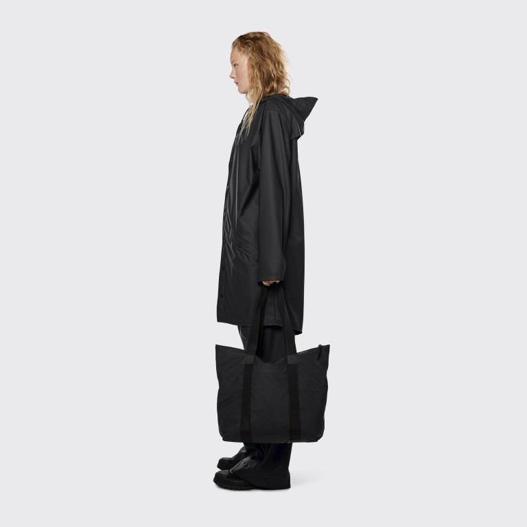 Shopper Tote Bag Rush Black, Farbe: schwarz, Marke: Rains, EAN: 5711747497637, Abmessungen in cm: 35x36x13, Bild 4 von 5