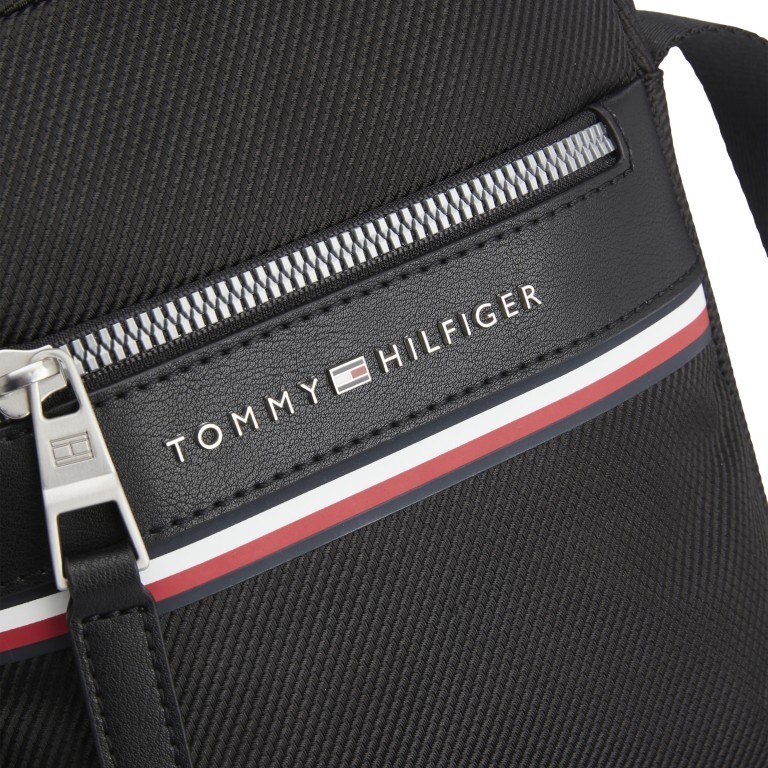 Umhängetasche Mini Reporter Black, Farbe: schwarz, Marke: Tommy Hilfiger, EAN: 8720117863139, Abmessungen in cm: 16.5x20.5x5, Bild 6 von 7
