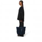 Shopper Tote Bag Rush Ink, Farbe: blau/petrol, Marke: Rains, EAN: 5711747537715, Abmessungen in cm: 35x36x13, Bild 3 von 5