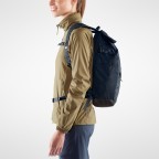 Rucksack High Coast Foldsack Volumen 24 Liter, Farbe: schwarz, anthrazit, grau, blau/petrol, taupe/khaki, grün/oliv, rot/weinrot, rosa/pink, orange, gelb, beige, Marke: Fjällräven, Abmessungen in cm: 26x45x20, Bild 5 von 11