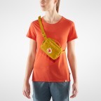 Gürteltasche Kånken Hip Pack, Farbe: schwarz, anthrazit, grau, blau/petrol, braun, taupe/khaki, grün/oliv, rot/weinrot, flieder/lila, rosa/pink, orange, gelb, beige, Marke: Fjällräven, Abmessungen in cm: 18x12x9, Bild 3 von 10